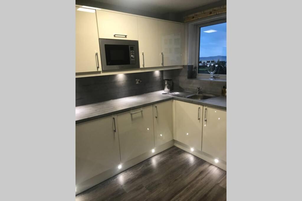 Largs Sea Front, Modern Apartment エクステリア 写真