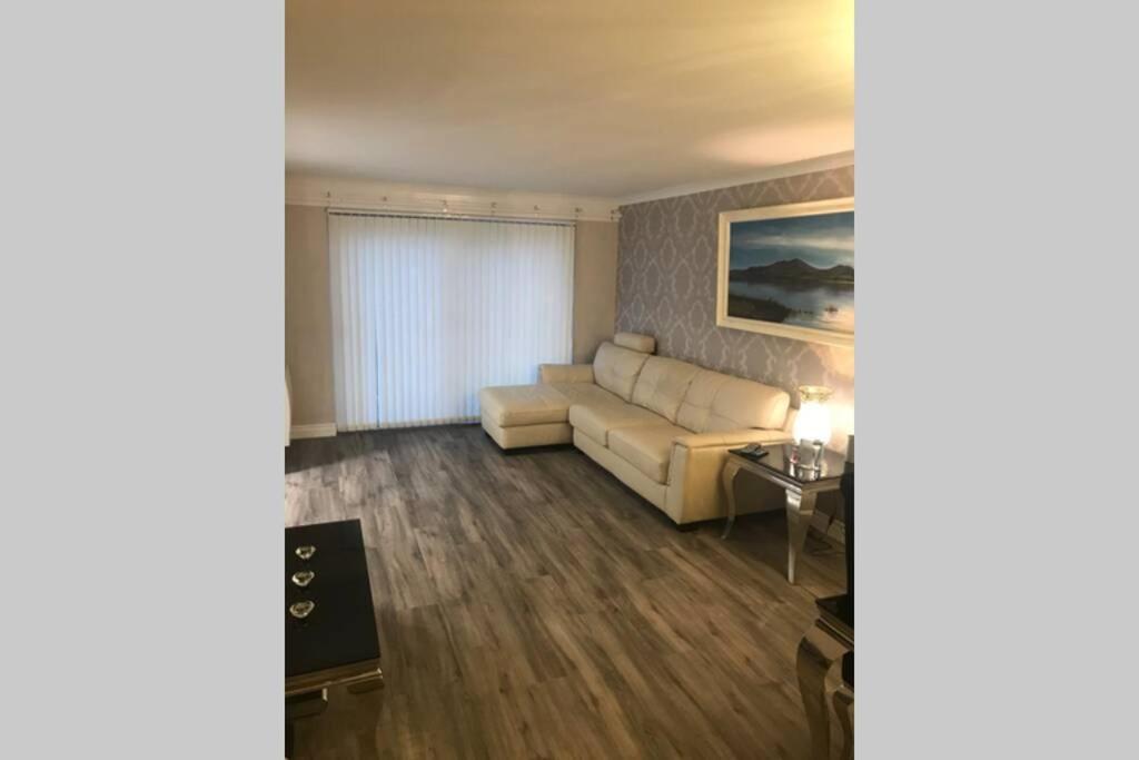 Largs Sea Front, Modern Apartment エクステリア 写真