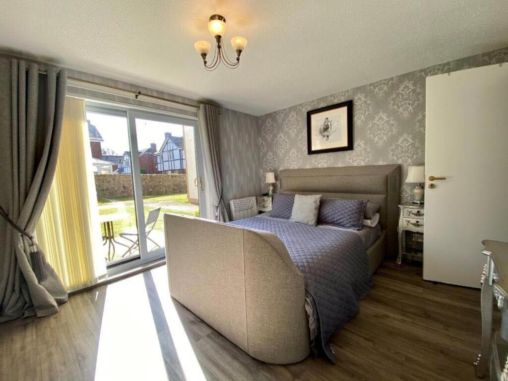 Largs Sea Front, Modern Apartment エクステリア 写真