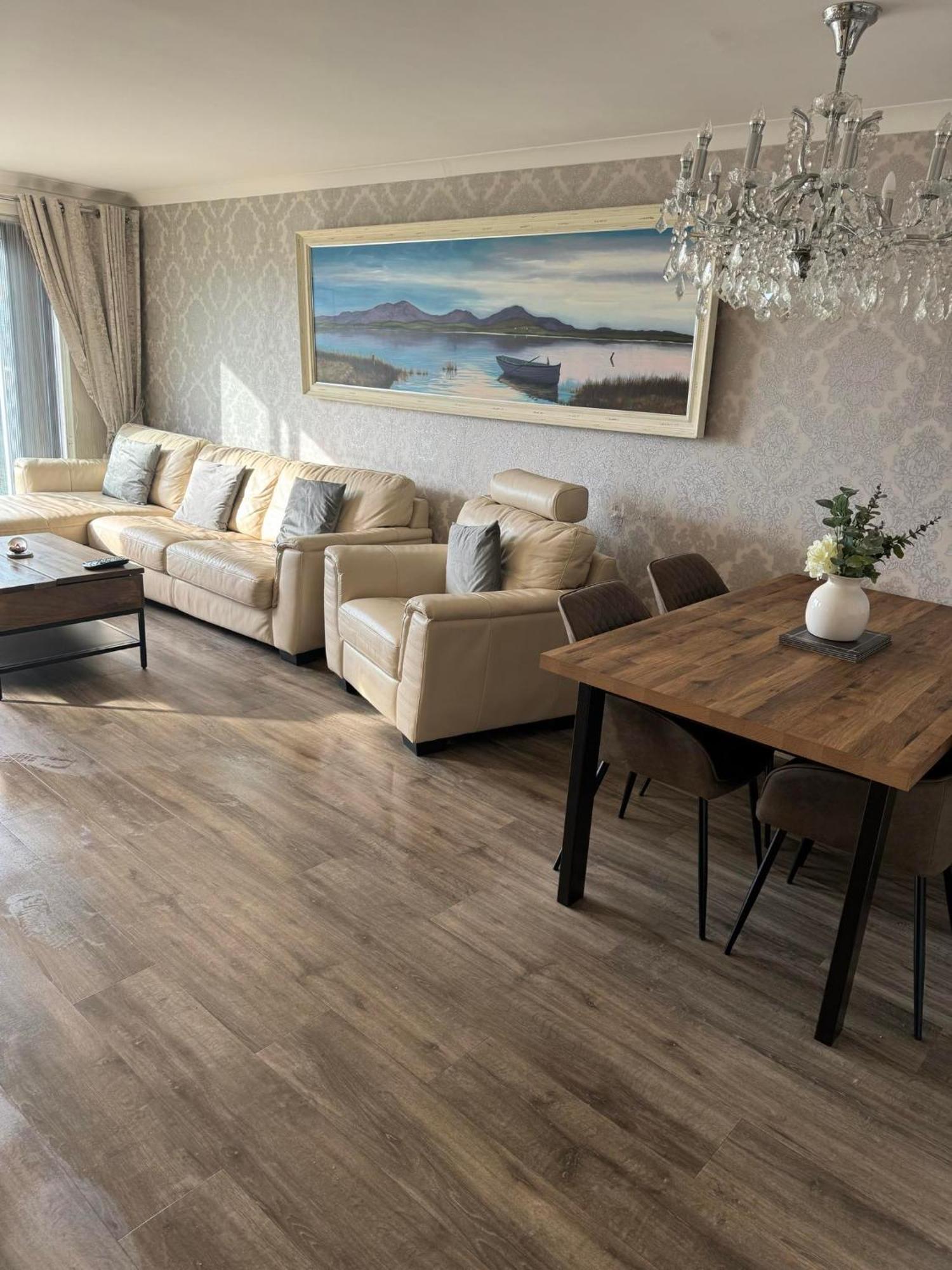 Largs Sea Front, Modern Apartment 部屋 写真