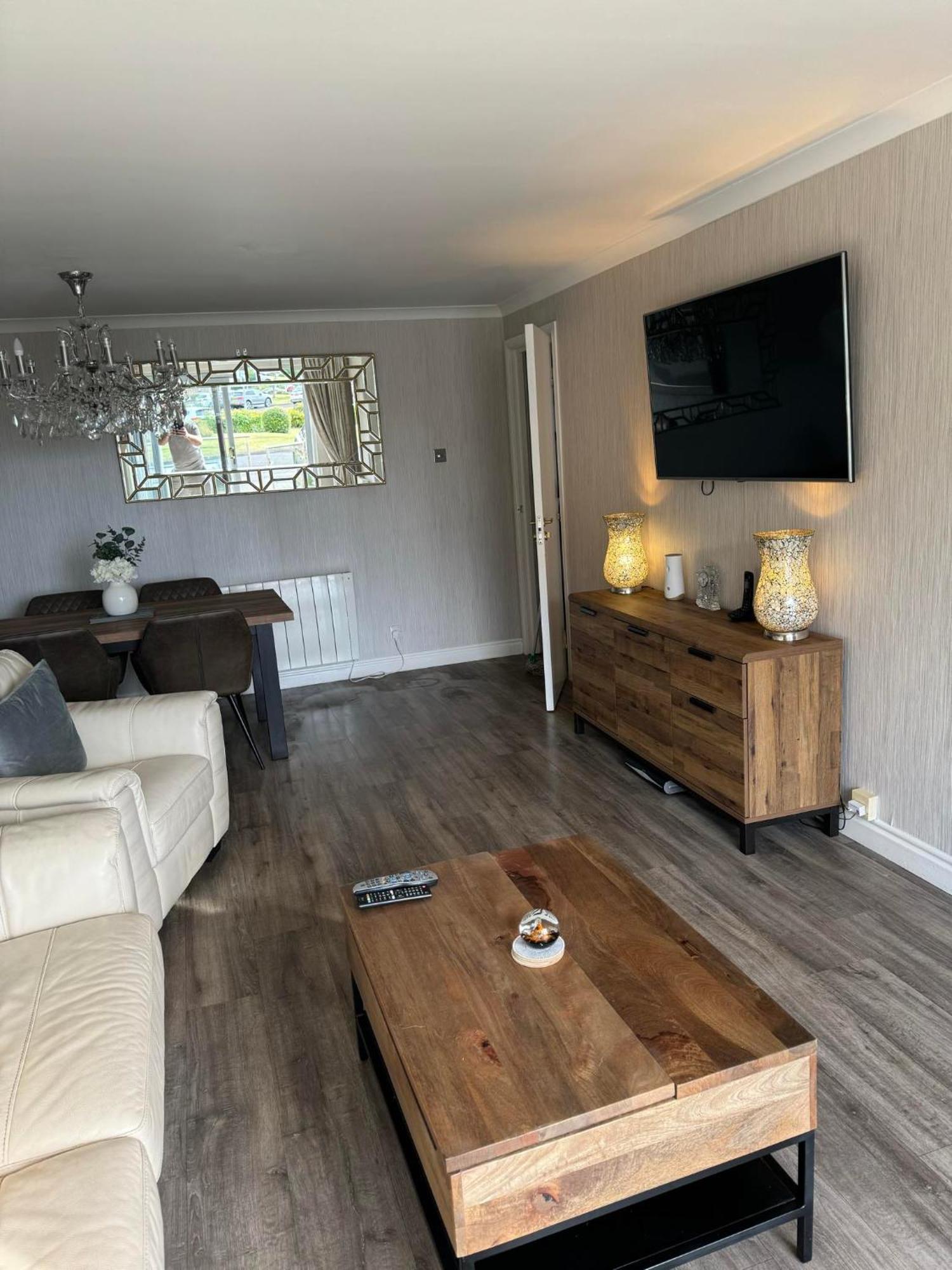 Largs Sea Front, Modern Apartment 部屋 写真
